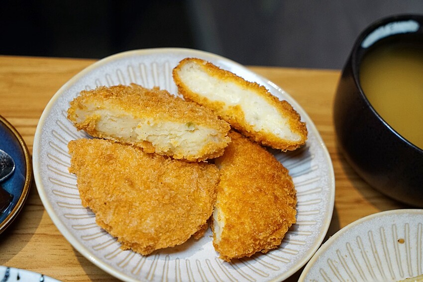 新開幕!!益民一中商圈手炒熟成咖哩、烏龍麵,內用免費升等套餐,還可免費加飯,且無服務費!!