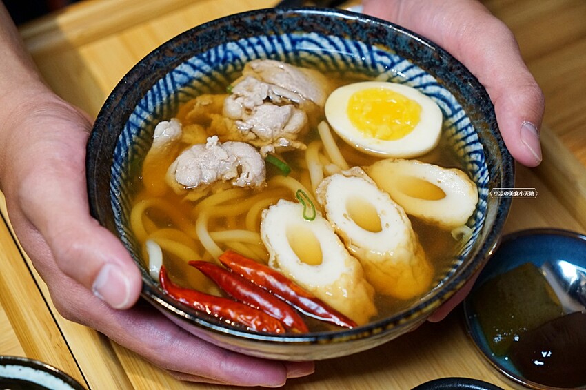 新開幕!!益民一中商圈手炒熟成咖哩、烏龍麵,內用免費升等套餐,還可免費加飯,且無服務費!!