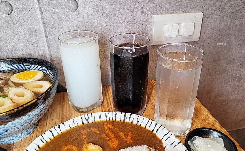 新開幕!!益民一中商圈手炒熟成咖哩、烏龍麵,內用免費升等套餐,還可免費加飯,且無服務費!!