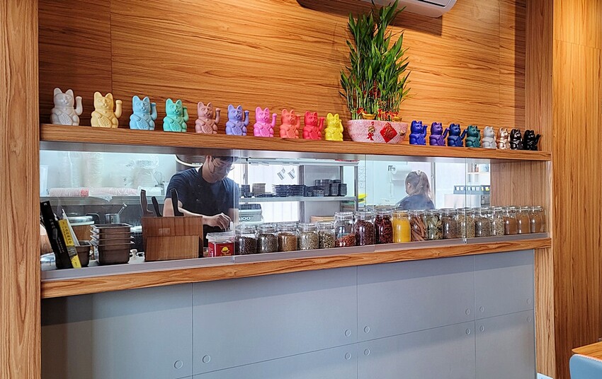 新開幕!!益民一中商圈手炒熟成咖哩、烏龍麵,內用免費升等套餐,還可免費加飯,且無服務費!!