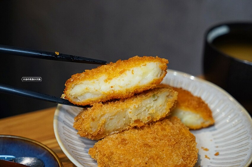 新開幕!!益民一中商圈手炒熟成咖哩、烏龍麵,內用免費升等套餐,還可免費加飯,且無服務費!!