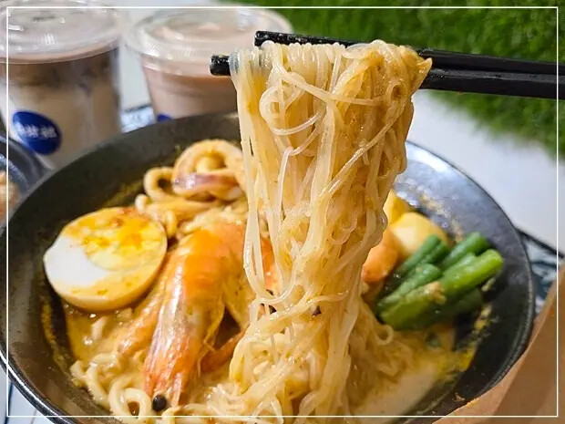 台中必吃正宗馬來西亞美食！叻沙、肉骨茶一次滿足，平價又美味。