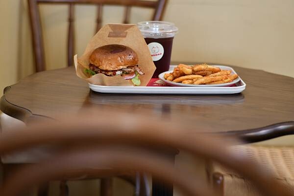 台南市東區【台南東區】KOKOMO 三明治漢堡~小小可愛的日式漢堡三明治專賣店。