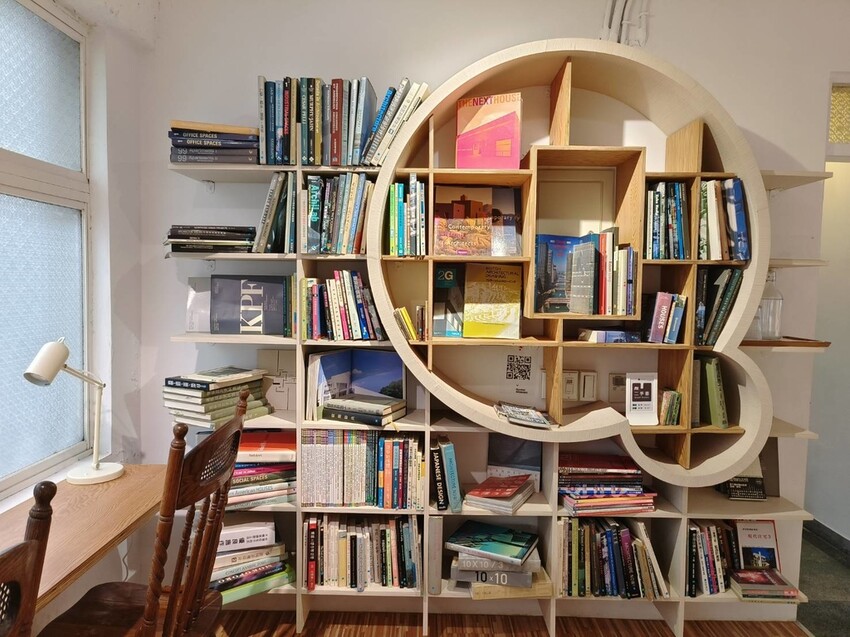 59047.jpg - 【台北.中山站】不限時寵物友善咖啡廳推薦。一間書店。隱身在青年旅館內一個採光超棒的咖啡廳