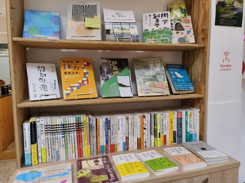 59037.jpg - 【台北.中山站】不限時寵物友善咖啡廳推薦。一間書店。隱身在青年旅館內一個採光超棒的咖啡廳