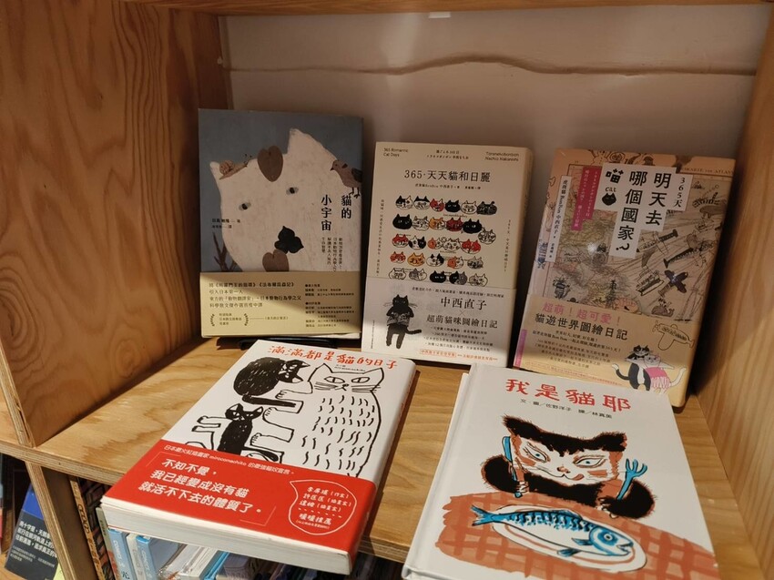 59043.jpg - 【台北.中山站】不限時寵物友善咖啡廳推薦。一間書店。隱身在青年旅館內一個採光超棒的咖啡廳