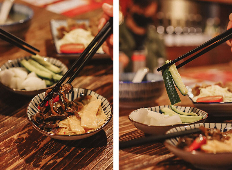 「牛未來Sugoi」竹北洞穴主題食堂，中午就營業，多種定食價位親民，還有牛肉、牛肚、牛筋特色石鍋，適合周末三五好友聊天聚餐