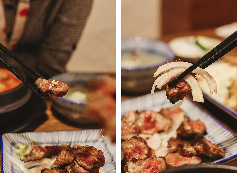 「牛未來Sugoi」竹北洞穴主題食堂，中午就營業，多種定食價位親民，還有牛肉、牛肚、牛筋特色石鍋，適合周末三五好友聊天聚餐