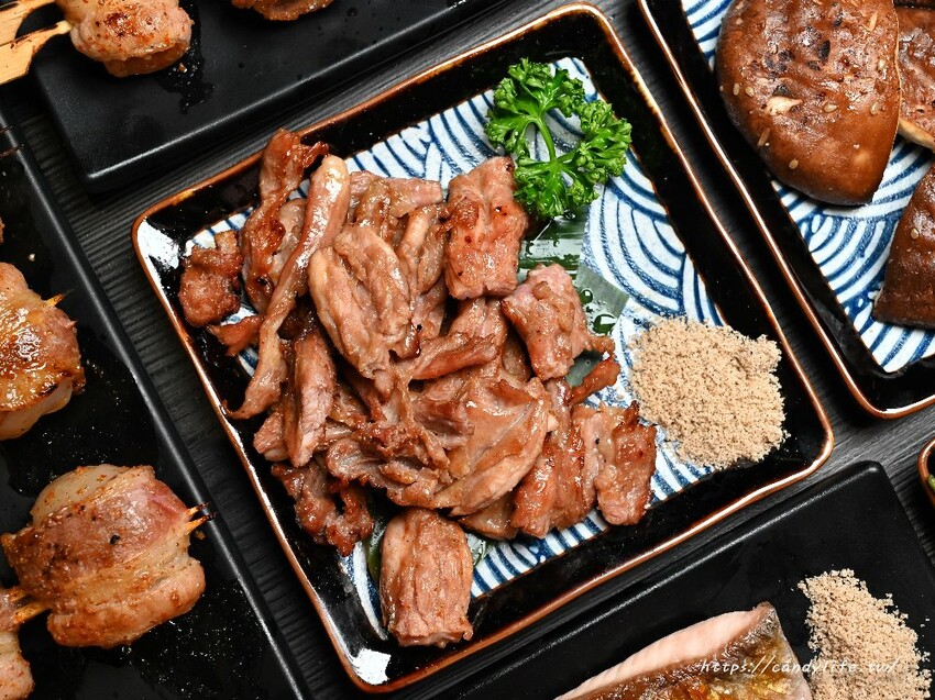 初海食堂｜台中厲害深夜食堂，純炭火直烤帝王蟹、龍蝦，生日壽星再送烤松葉蟹腳，台中碳烤海鮮推薦～