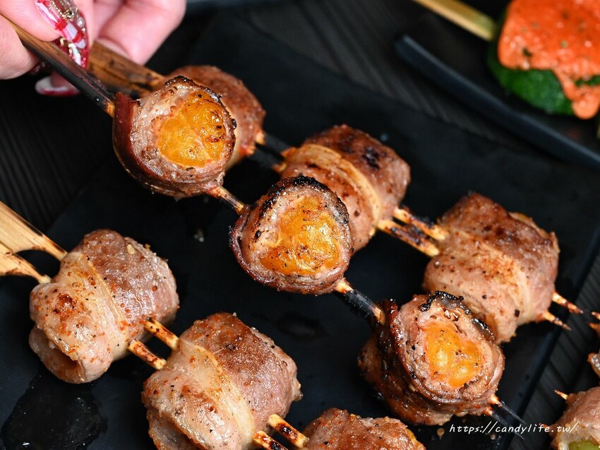 初海食堂｜台中厲害深夜食堂，純炭火直烤帝王蟹、龍蝦，生日壽星再送烤松葉蟹腳，台中碳烤海鮮推薦～