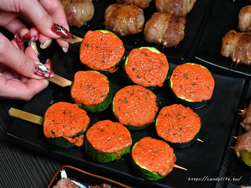 初海食堂｜台中厲害深夜食堂，純炭火直烤帝王蟹、龍蝦，生日壽星再送烤松葉蟹腳，台中碳烤海鮮推薦～