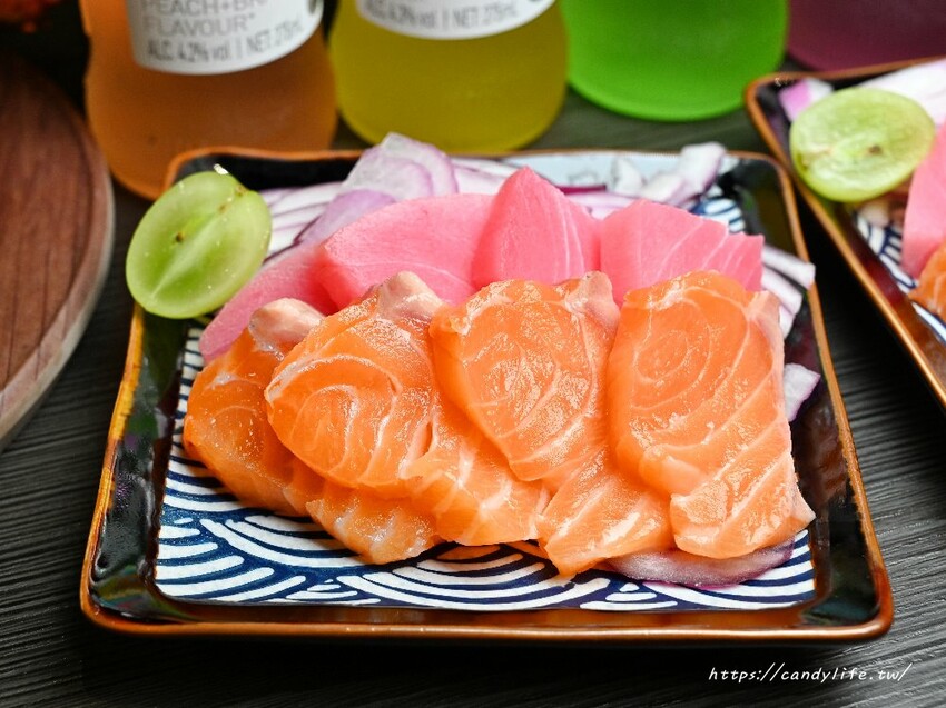 初海食堂｜台中厲害深夜食堂，純炭火直烤帝王蟹、龍蝦，生日壽星再送烤松葉蟹腳，台中碳烤海鮮推薦～