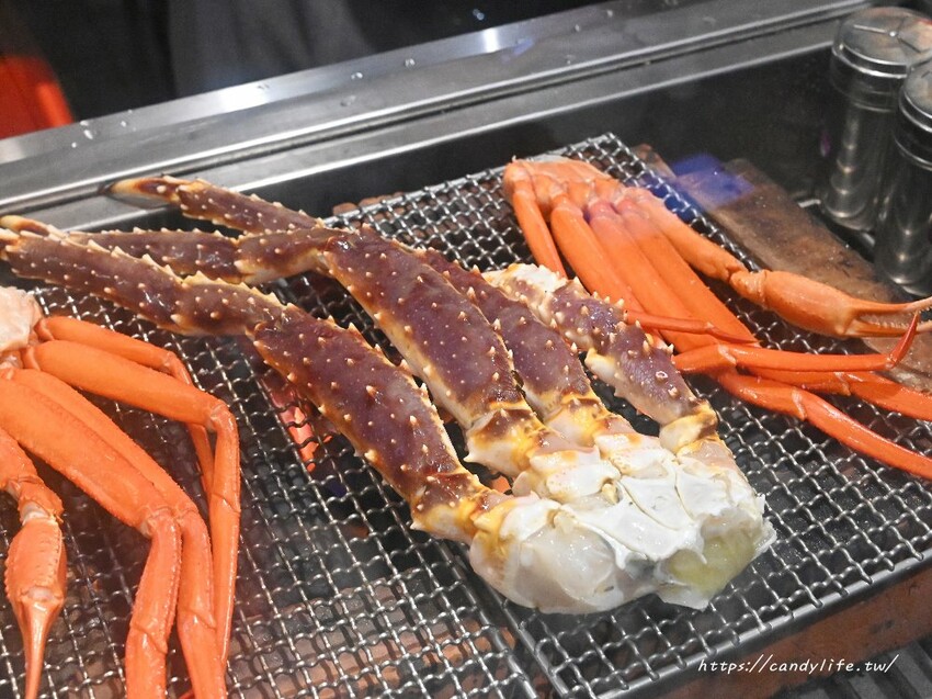 初海食堂｜台中厲害深夜食堂，純炭火直烤帝王蟹、龍蝦，生日壽星再送烤松葉蟹腳，台中碳烤海鮮推薦～
