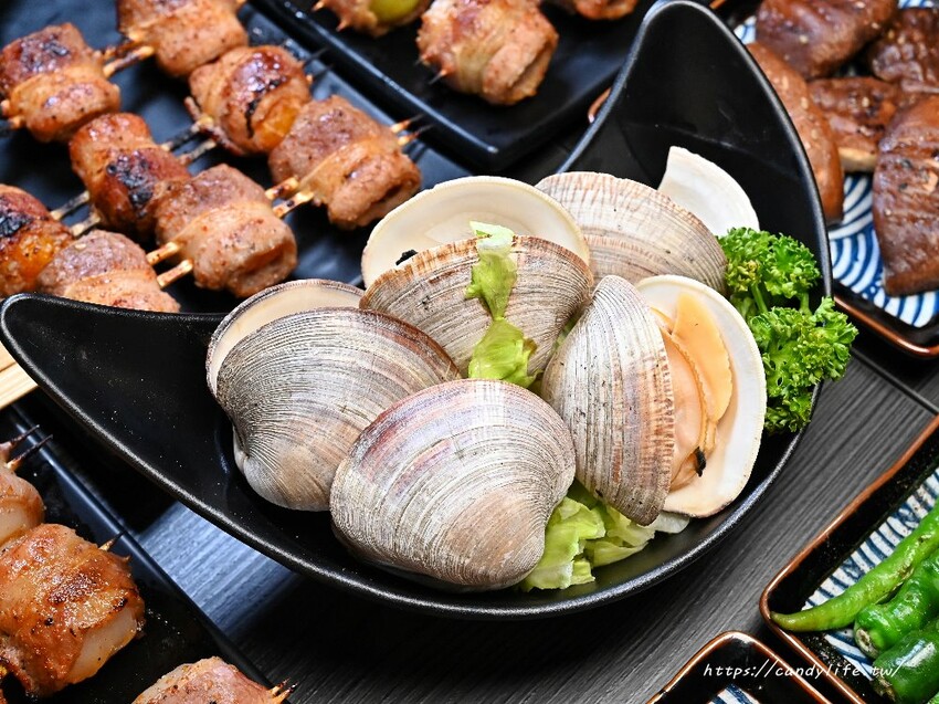 初海食堂｜台中厲害深夜食堂，純炭火直烤帝王蟹、龍蝦，生日壽星再送烤松葉蟹腳，台中碳烤海鮮推薦～