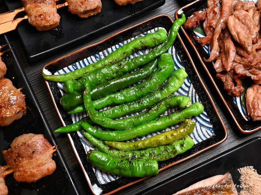 初海食堂｜台中厲害深夜食堂，純炭火直烤帝王蟹、龍蝦，生日壽星再送烤松葉蟹腳，台中碳烤海鮮推薦～