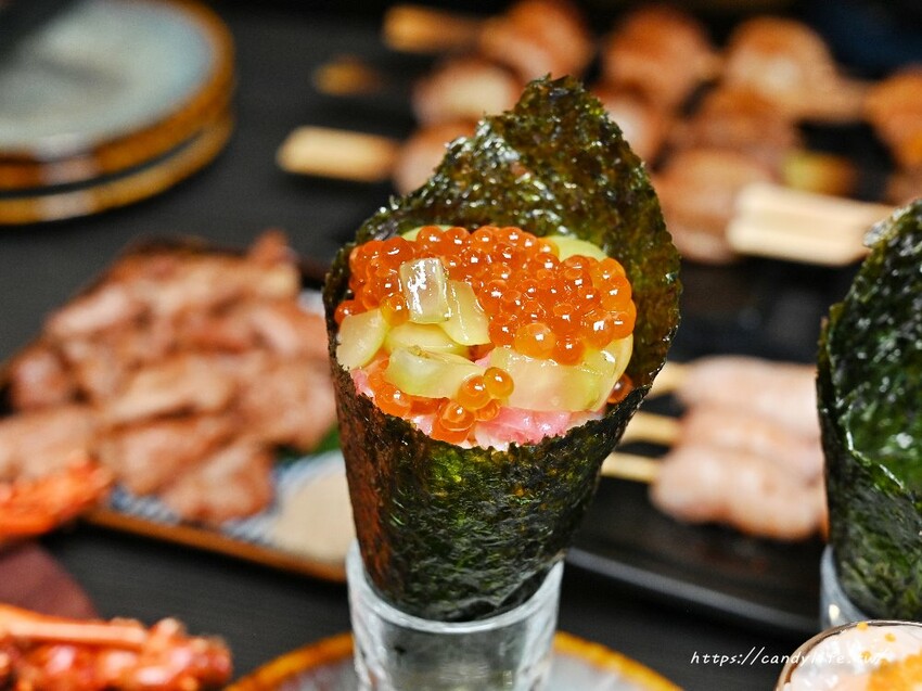 初海食堂｜台中厲害深夜食堂，純炭火直烤帝王蟹、龍蝦，生日壽星再送烤松葉蟹腳，台中碳烤海鮮推薦～