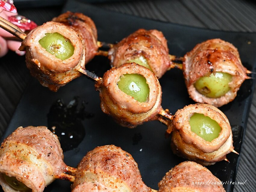 初海食堂｜台中厲害深夜食堂，純炭火直烤帝王蟹、龍蝦，生日壽星再送烤松葉蟹腳，台中碳烤海鮮推薦～