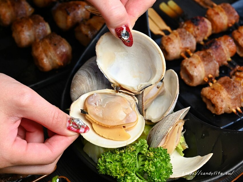 初海食堂｜台中厲害深夜食堂，純炭火直烤帝王蟹、龍蝦，生日壽星再送烤松葉蟹腳，台中碳烤海鮮推薦～