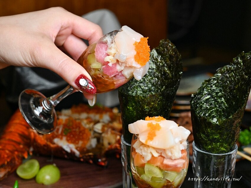 初海食堂｜台中厲害深夜食堂，純炭火直烤帝王蟹、龍蝦，生日壽星再送烤松葉蟹腳，台中碳烤海鮮推薦～