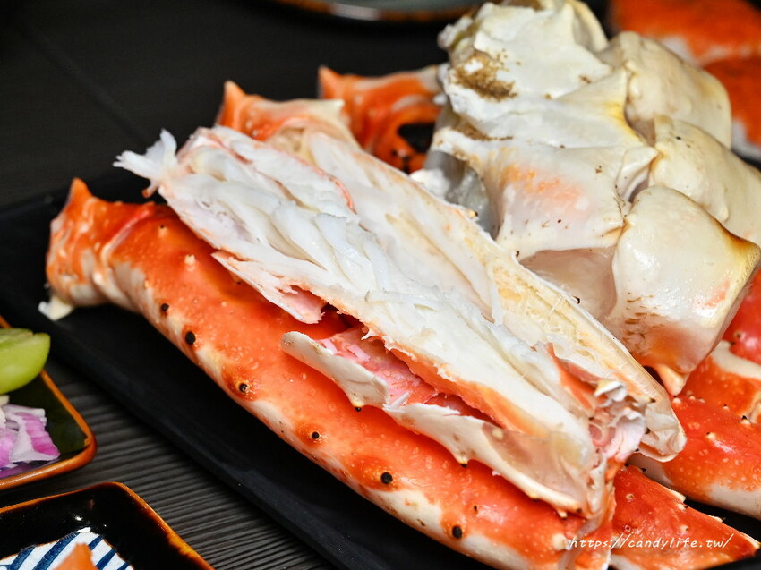 初海食堂｜台中厲害深夜食堂，純炭火直烤帝王蟹、龍蝦，生日壽星再送烤松葉蟹腳，台中碳烤海鮮推薦～