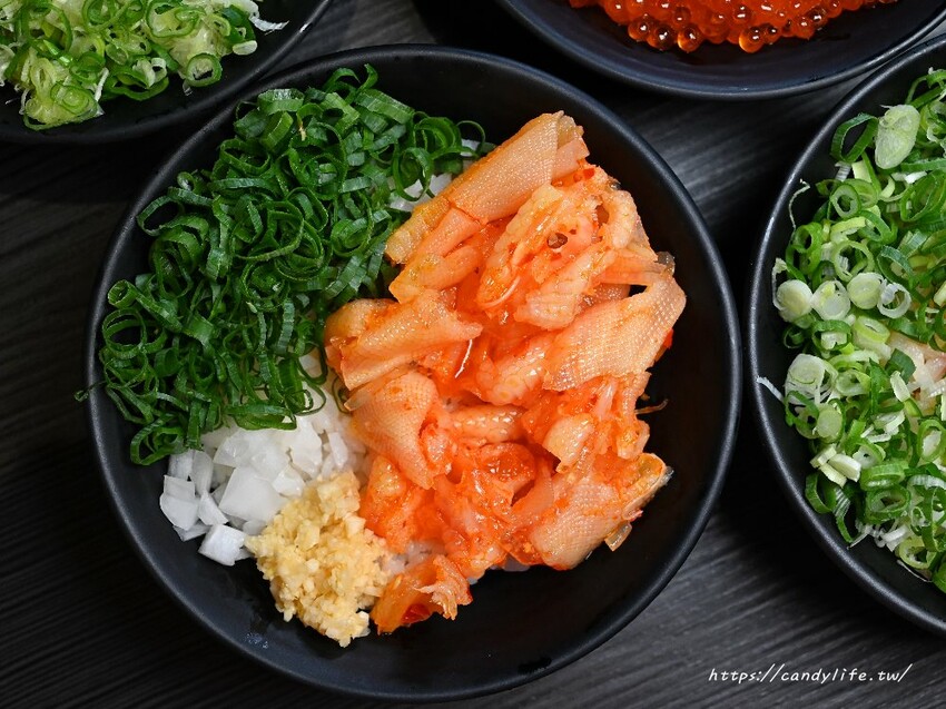 初海食堂｜台中厲害深夜食堂，純炭火直烤帝王蟹、龍蝦，生日壽星再送烤松葉蟹腳，台中碳烤海鮮推薦～