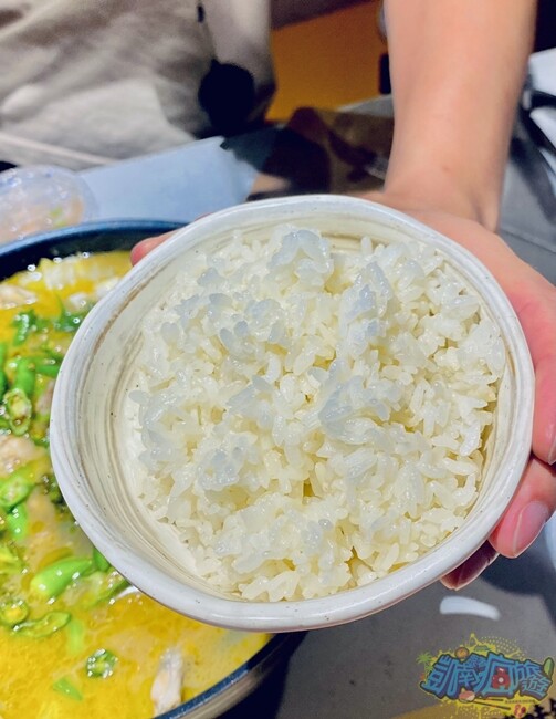 高雄特色美食【爆爆蛙 左營文學店】近高鐵站！全台第一家牛蛙拌鍋專賣店 香辣醇厚獨家秘方湯頭好驚豔！牛蛙烤物、牛蛙炸物人氣必吃！網美最愛獨家爆爆珠氣泡飲 - 跟著凱南瘋旅遊