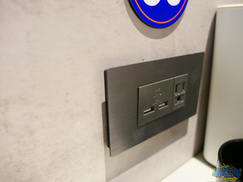 高雄特色美食【爆爆蛙 左營文學店】近高鐵站！全台第一家牛蛙拌鍋專賣店 香辣醇厚獨家秘方湯頭好驚豔！牛蛙烤物、牛蛙炸物人氣必吃！網美最愛獨家爆爆珠氣泡飲 - 跟著凱南瘋旅遊