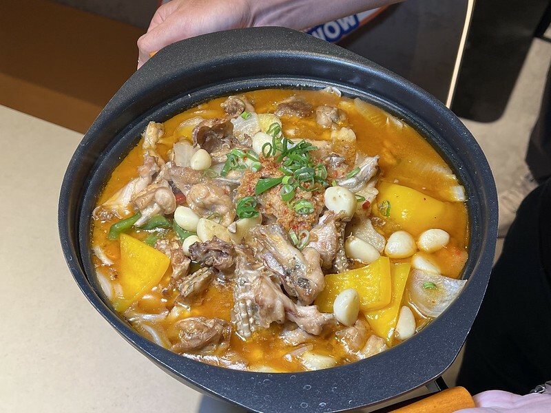 (左營美食)爆爆蛙 左營文學店~高雄第一吃出高鐵就開到!豐富青蛙料理這裡吃得到~全明星女孩推薦好店!爆爆蛙菜單