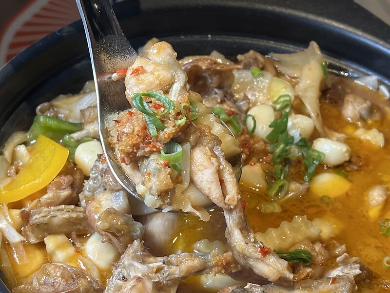 (左營美食)爆爆蛙 左營文學店~高雄第一吃出高鐵就開到!豐富青蛙料理這裡吃得到~全明星女孩推薦好店!爆爆蛙菜單