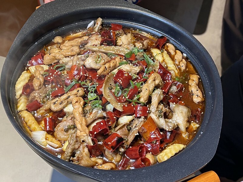 (左營美食)爆爆蛙 左營文學店~高雄第一吃出高鐵就開到!豐富青蛙料理這裡吃得到~全明星女孩推薦好店!爆爆蛙菜單