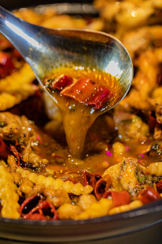 左營創意美食 x 麻辣鮮香 肥碩甜美創意蛙料理 潮流蛙鍋拌粉拌飯 宵夜歡飲的好去處-爆爆蛙 - 高雄旅遊王