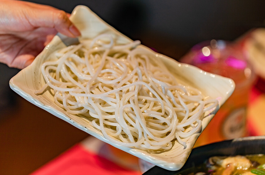 左營創意美食 x 麻辣鮮香 肥碩甜美創意蛙料理 潮流蛙鍋拌粉拌飯 宵夜歡飲的好去處-爆爆蛙 - 高雄旅遊王