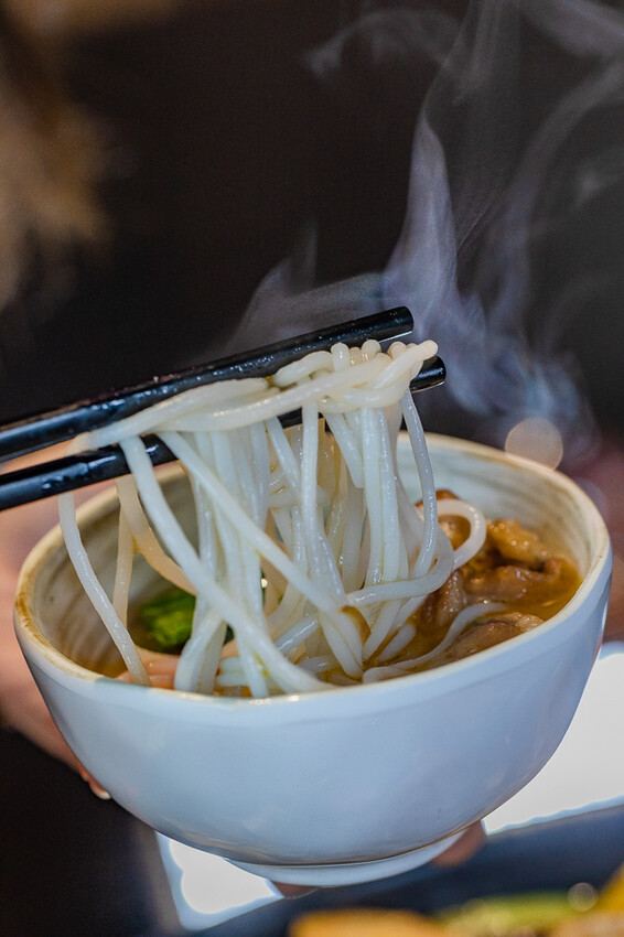 左營創意美食 x 麻辣鮮香 肥碩甜美創意蛙料理 潮流蛙鍋拌粉拌飯 宵夜歡飲的好去處-爆爆蛙 - 高雄旅遊王