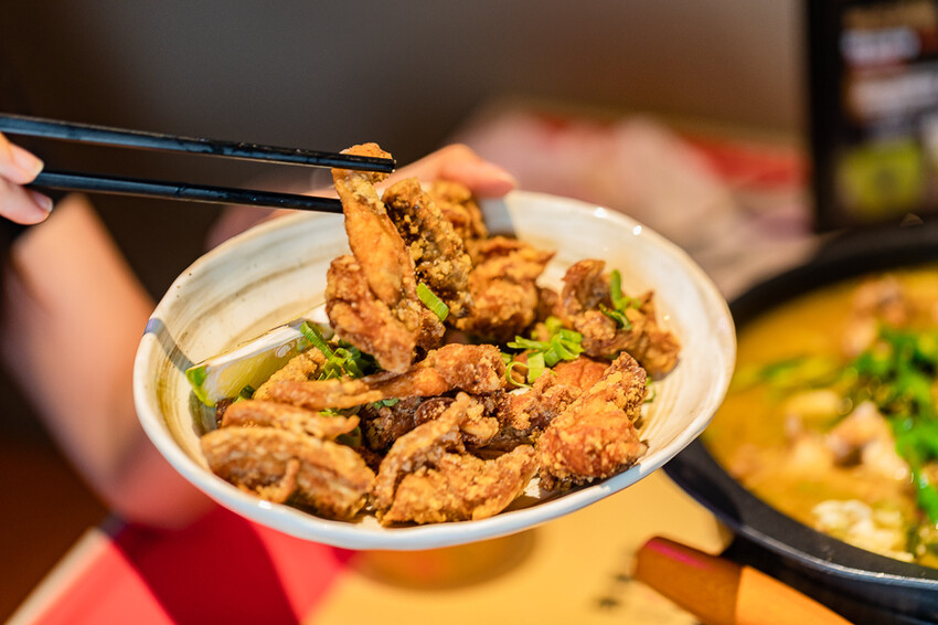 左營創意美食 x 麻辣鮮香 肥碩甜美創意蛙料理 潮流蛙鍋拌粉拌飯 宵夜歡飲的好去處-爆爆蛙 - 高雄旅遊王