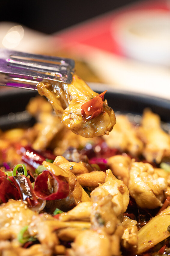 左營創意美食 x 麻辣鮮香 肥碩甜美創意蛙料理 潮流蛙鍋拌粉拌飯 宵夜歡飲的好去處-爆爆蛙 - 高雄旅遊王