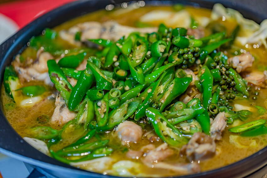 左營創意美食 x 麻辣鮮香 肥碩甜美創意蛙料理 潮流蛙鍋拌粉拌飯 宵夜歡飲的好去處-爆爆蛙 - 高雄旅遊王