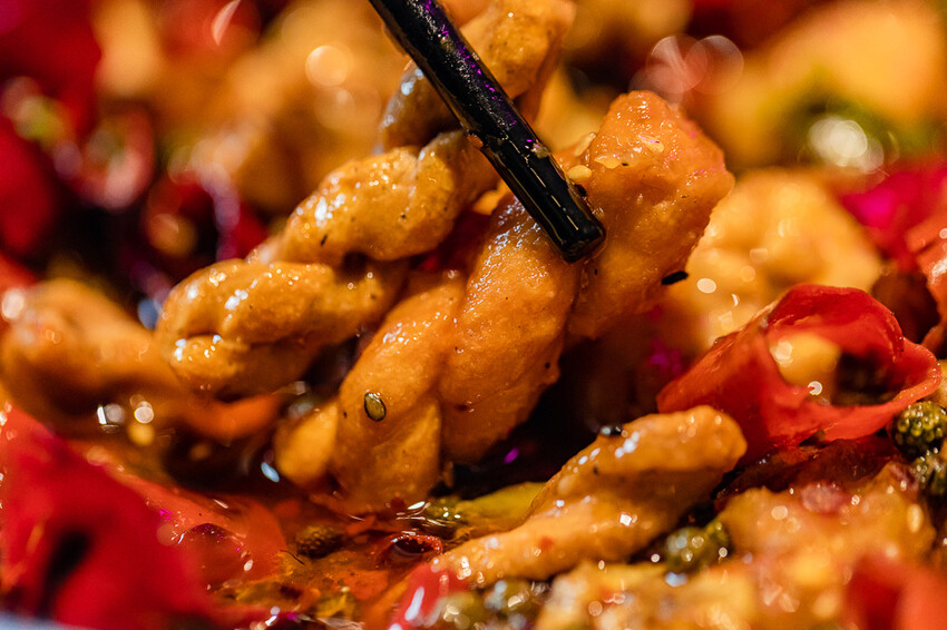 左營創意美食 x 麻辣鮮香 肥碩甜美創意蛙料理 潮流蛙鍋拌粉拌飯 宵夜歡飲的好去處-爆爆蛙 - 高雄旅遊王