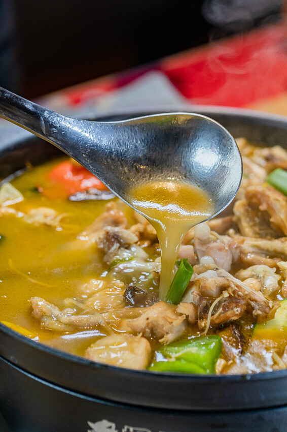 左營創意美食 x 麻辣鮮香 肥碩甜美創意蛙料理 潮流蛙鍋拌粉拌飯 宵夜歡飲的好去處-爆爆蛙 - 高雄旅遊王