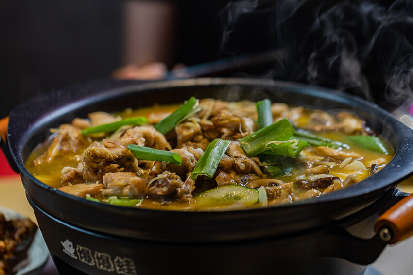 左營創意美食 x 麻辣鮮香 肥碩甜美創意蛙料理 潮流蛙鍋拌粉拌飯 宵夜歡飲的好去處-爆爆蛙 - 高雄旅遊王