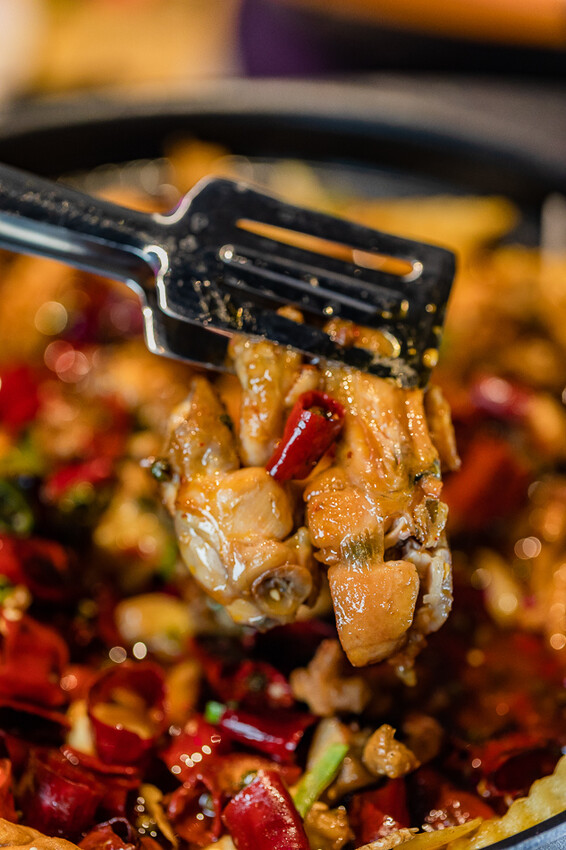 左營創意美食 x 麻辣鮮香 肥碩甜美創意蛙料理 潮流蛙鍋拌粉拌飯 宵夜歡飲的好去處-爆爆蛙 - 高雄旅遊王