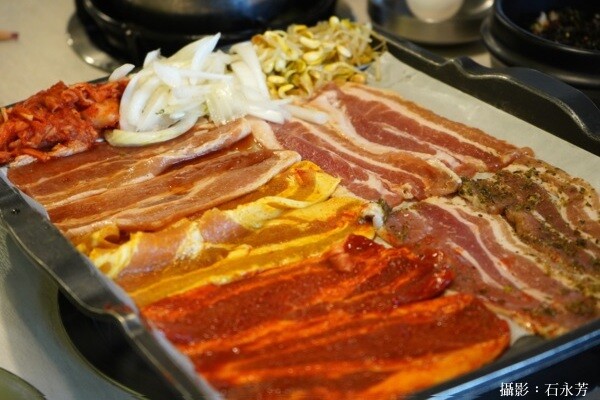 一中商圈推薦「肉部長韓式平價烤肉鍋物」自助吧無限暢飲(吃)