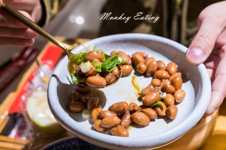 【台中北區】中港路邊｜古早味台式丼飯，經典滷豬腳、爌肉、肉燥飯。中友百貨美食推薦 - 貪吃猴的幻想