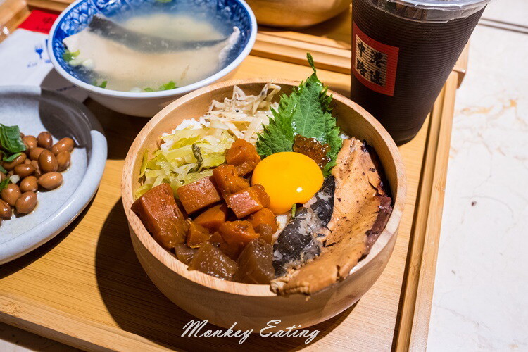 【台中北區】中港路邊｜古早味台式丼飯，經典滷豬腳、爌肉、肉燥飯。中友百貨美食推薦 - 貪吃猴的幻想