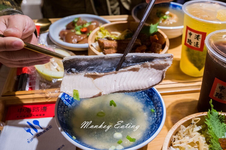 【台中北區】中港路邊｜古早味台式丼飯，經典滷豬腳、爌肉、肉燥飯。中友百貨美食推薦 - 貪吃猴的幻想