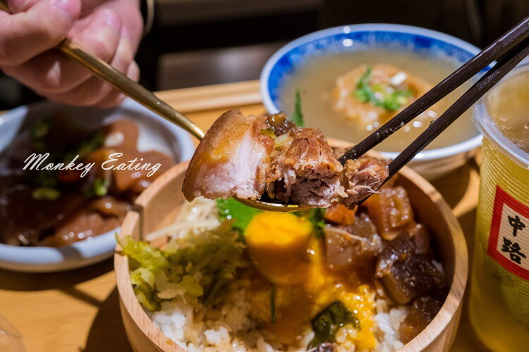 【台中北區】中港路邊｜古早味台式丼飯，經典滷豬腳、爌肉、肉燥飯。中友百貨美食推薦 - 貪吃猴的幻想