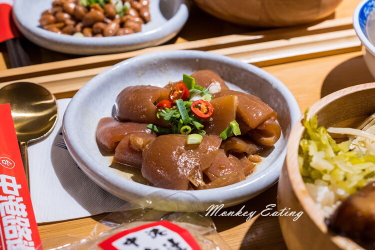 【台中北區】中港路邊｜古早味台式丼飯，經典滷豬腳、爌肉、肉燥飯。中友百貨美食推薦 - 貪吃猴的幻想