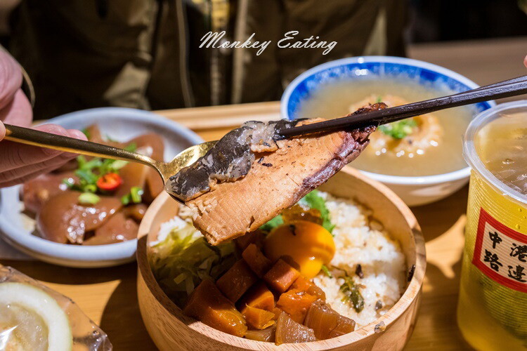 【台中北區】中港路邊｜古早味台式丼飯，經典滷豬腳、爌肉、肉燥飯。中友百貨美食推薦 - 貪吃猴的幻想