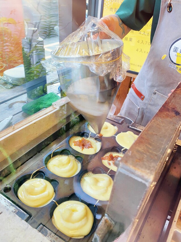 [台中西區] 蛋幾勒脆皮雞蛋糕｜超爆漿香草卡士達只要＄60｜隱藏在騎樓的銅板美食｜多種包餡雞蛋糕可選擇｜內附菜單 - 萍姐愛分享