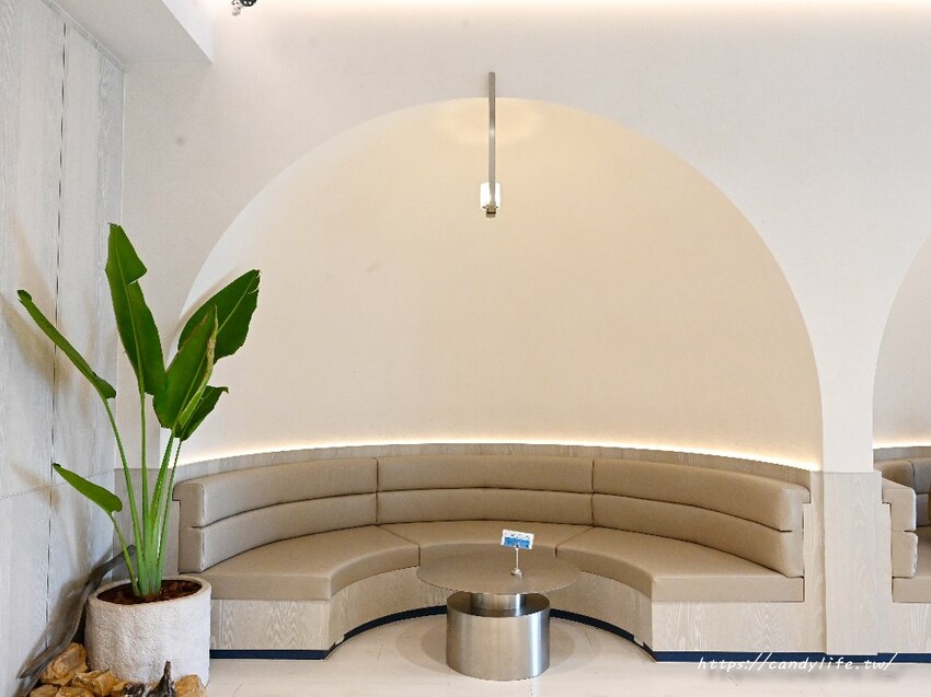 kafeD台中水湳旗艦店|全台最美德式職人咖啡館就在台中!包浩斯風格結合專業咖啡及甜點工藝,還吃得到蜷尾家霜淇淋~