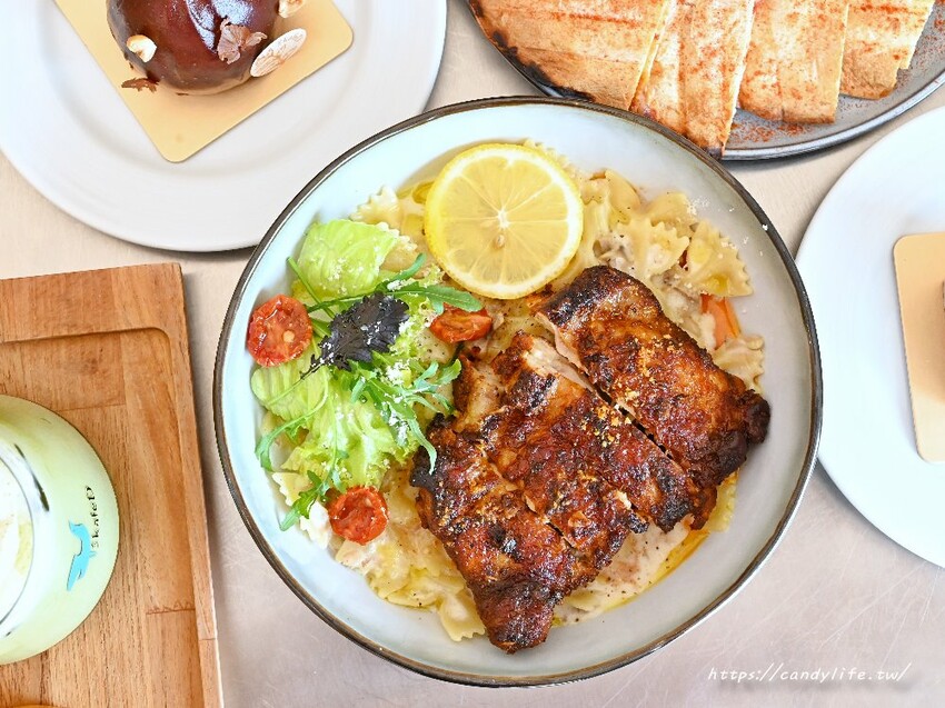 kafeD台中水湳旗艦店|全台最美德式職人咖啡館就在台中!包浩斯風格結合專業咖啡及甜點工藝,還吃得到蜷尾家霜淇淋~